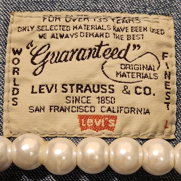 1993 Men's Vintage Levi's Denim Shirt - Picture 5 of 6